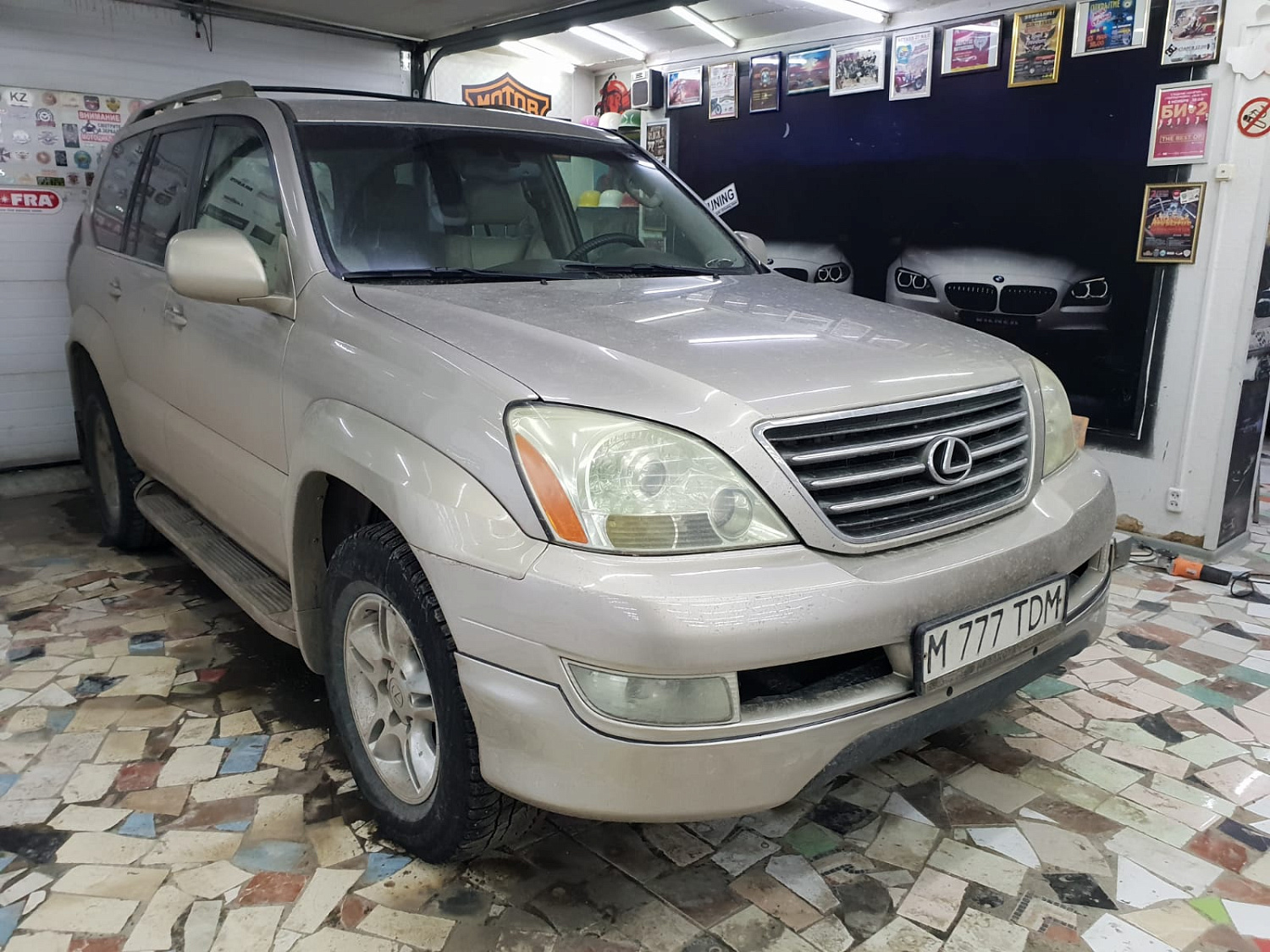 Накладка на передний бампер LEXUS GX (не оригинал)