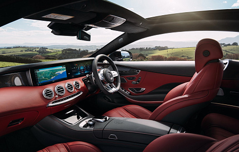 Интерьер салона Mercedes Benz